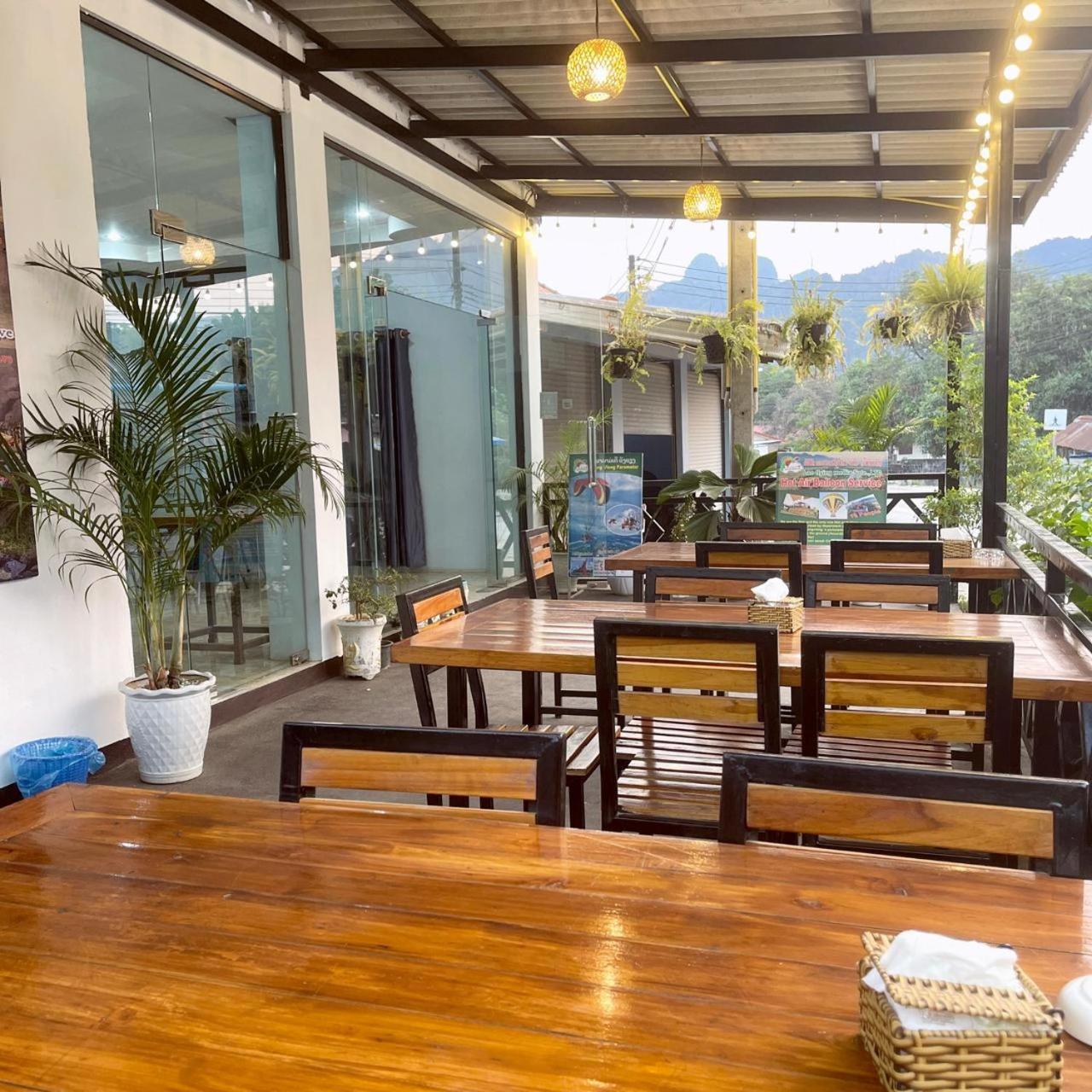 Smile Guesthouse Vangvieng Vang Vieng Eksteriør billede