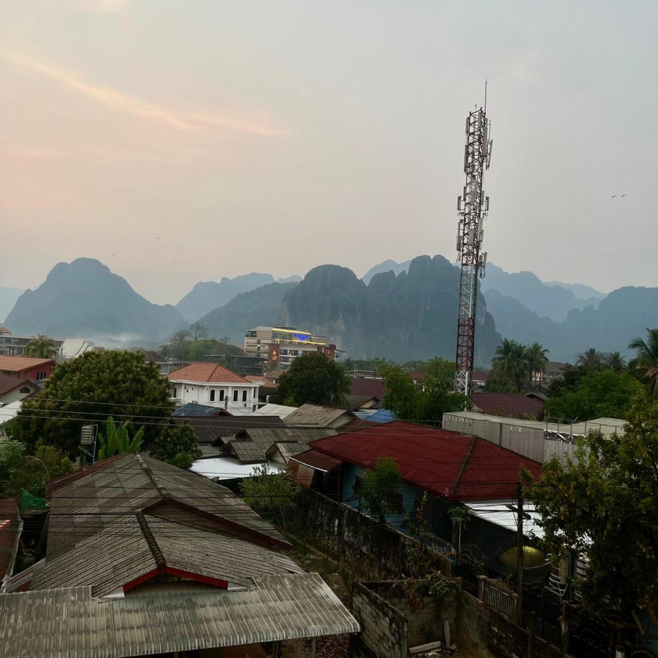 Smile Guesthouse Vangvieng Vang Vieng Eksteriør billede